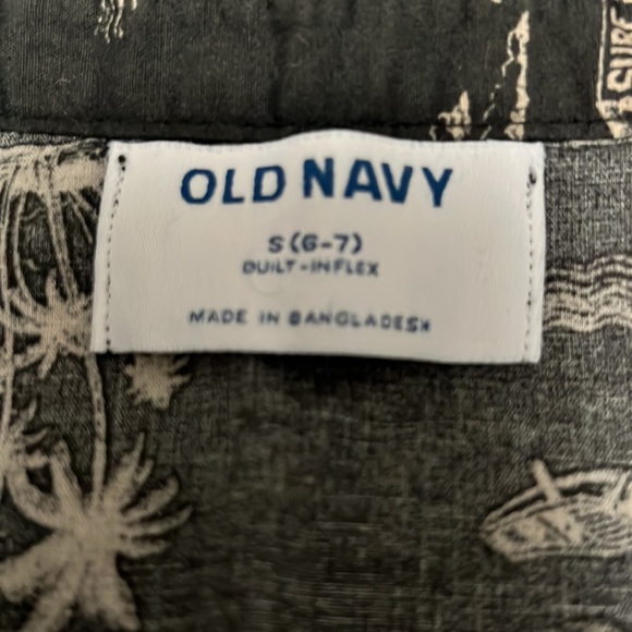 EUC Boys size S (6-7) Old Navy button up shirt - Picture 5 of 6